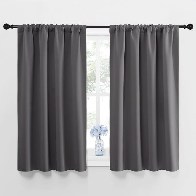 NICETOWN Blackout Rideaux 45 Inches Long Thermal Insulated pour Chambre, Rideaux de fenêtre d'obscurcissement de la chambre 2 Panneaux pour la cuisine, rideaux courts privatif Rod Pocket pour placard/lit superposé (W42 x L45, Gris)