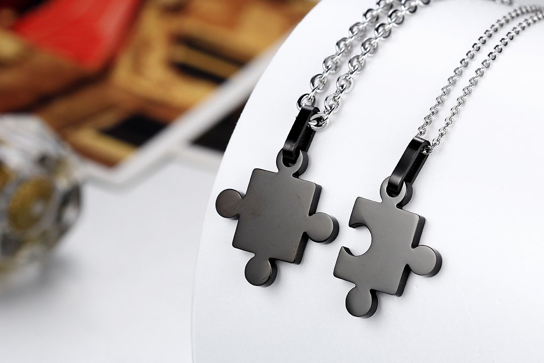 JewelryWe Joyería 2pcs Collar Amistad con Colgante de Hombre Mujer, Cadena 50-60cm, Rompecabezas de Amor Parejas, Regalo de San Valentín, Acero inoxidable, Negro