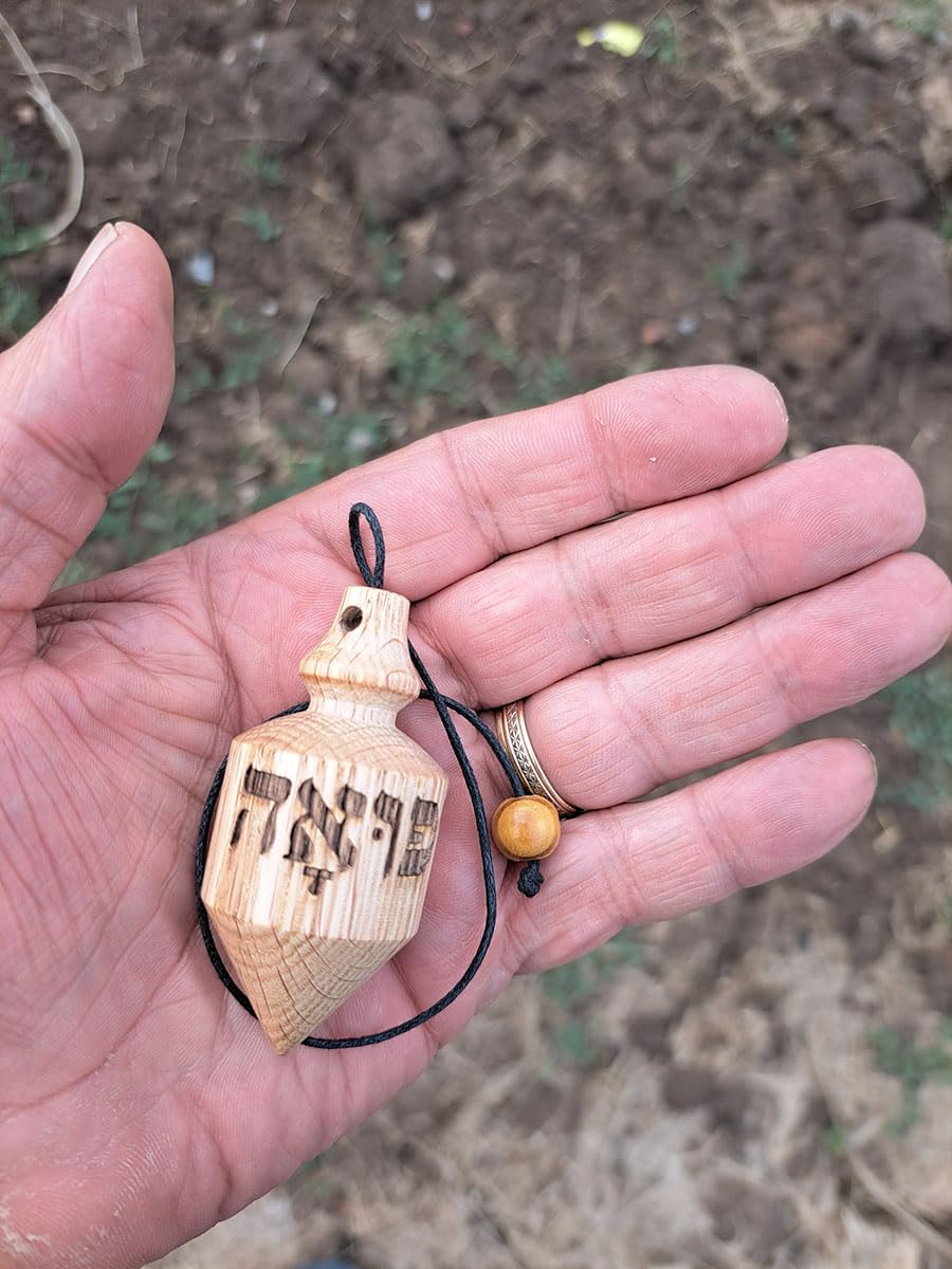Péndulo grabado Hebreo de Radiestesia en Madera de Roble - Diagnóstico Energético y Sanación Holística con Caja Grabada y Saquito - Péndulo Cónico para Terapeutas, Chakras y Reiki
