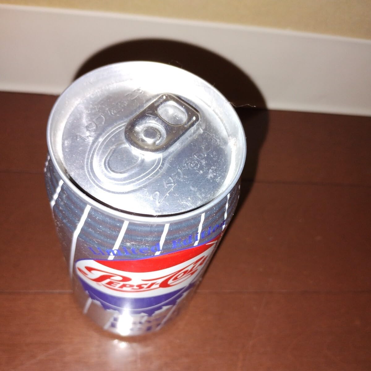 Amazon.co.jp: ペプシコーラ クラシックデザイン缶 賞味期限2008