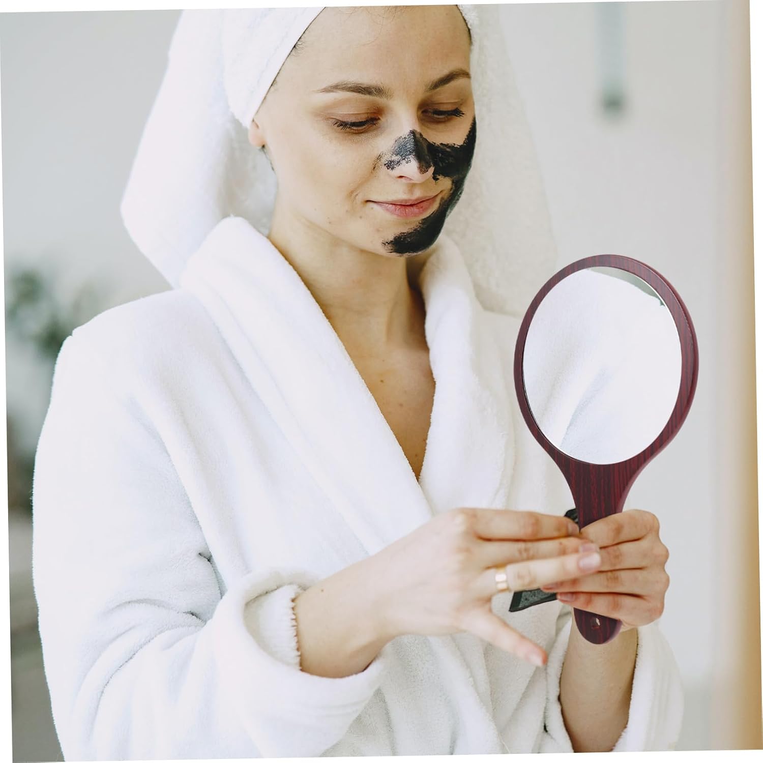 VALICLUD Retro Wooden Handle Vanity Mirror Compact Handheld Makeup Tool for Women Portable Chic Cosmetic Mirror for Travel and Home Use