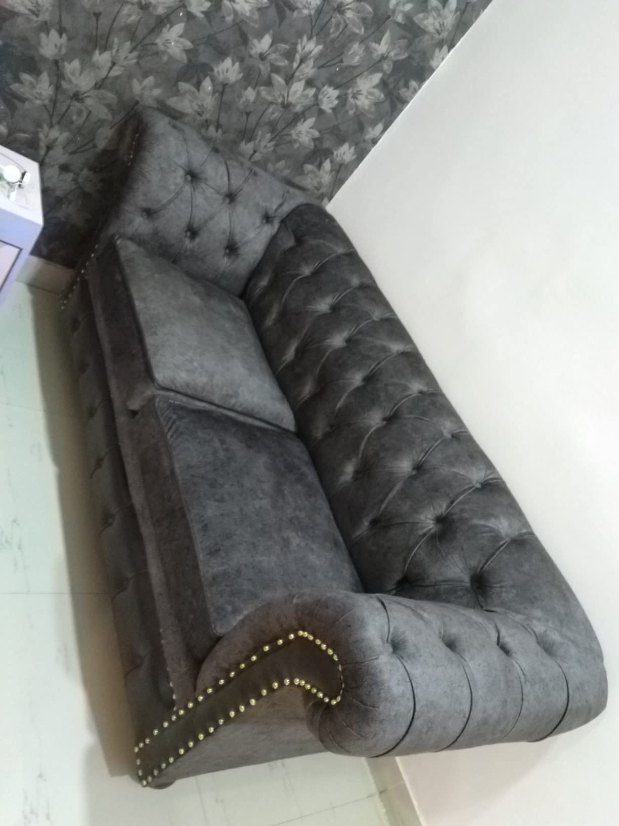 Antique Wood Hub Classic 3-Person Sofa, Chesterfield Style, Luxury Sofa ...