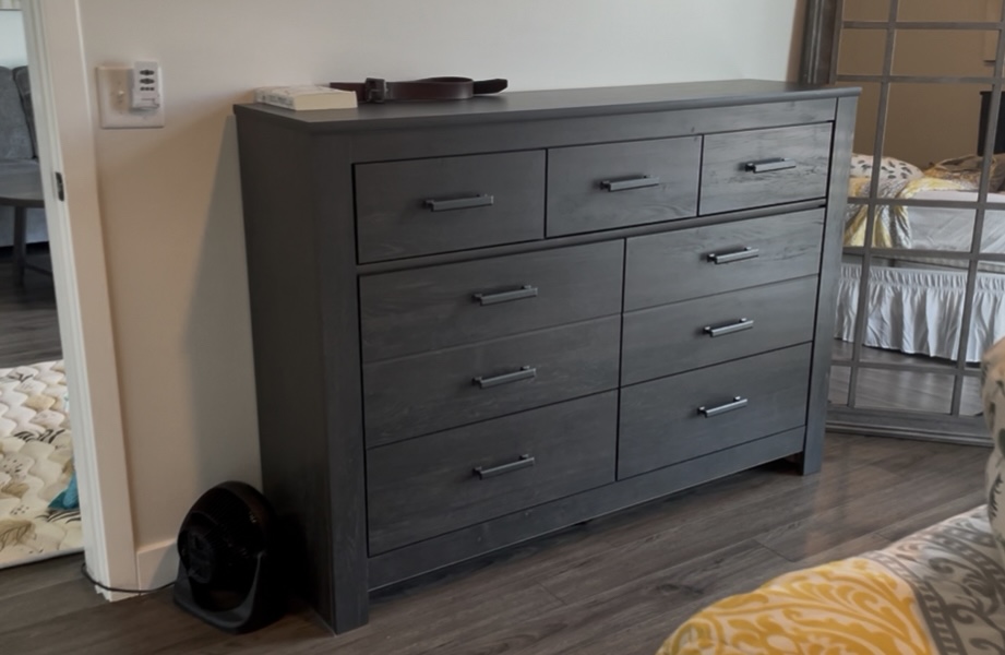 annifern dresser by signature design by ashley Annifern 5-Drawer Chest By Signature Design By Ashley Like New for Sale in Sterling Heights, MI