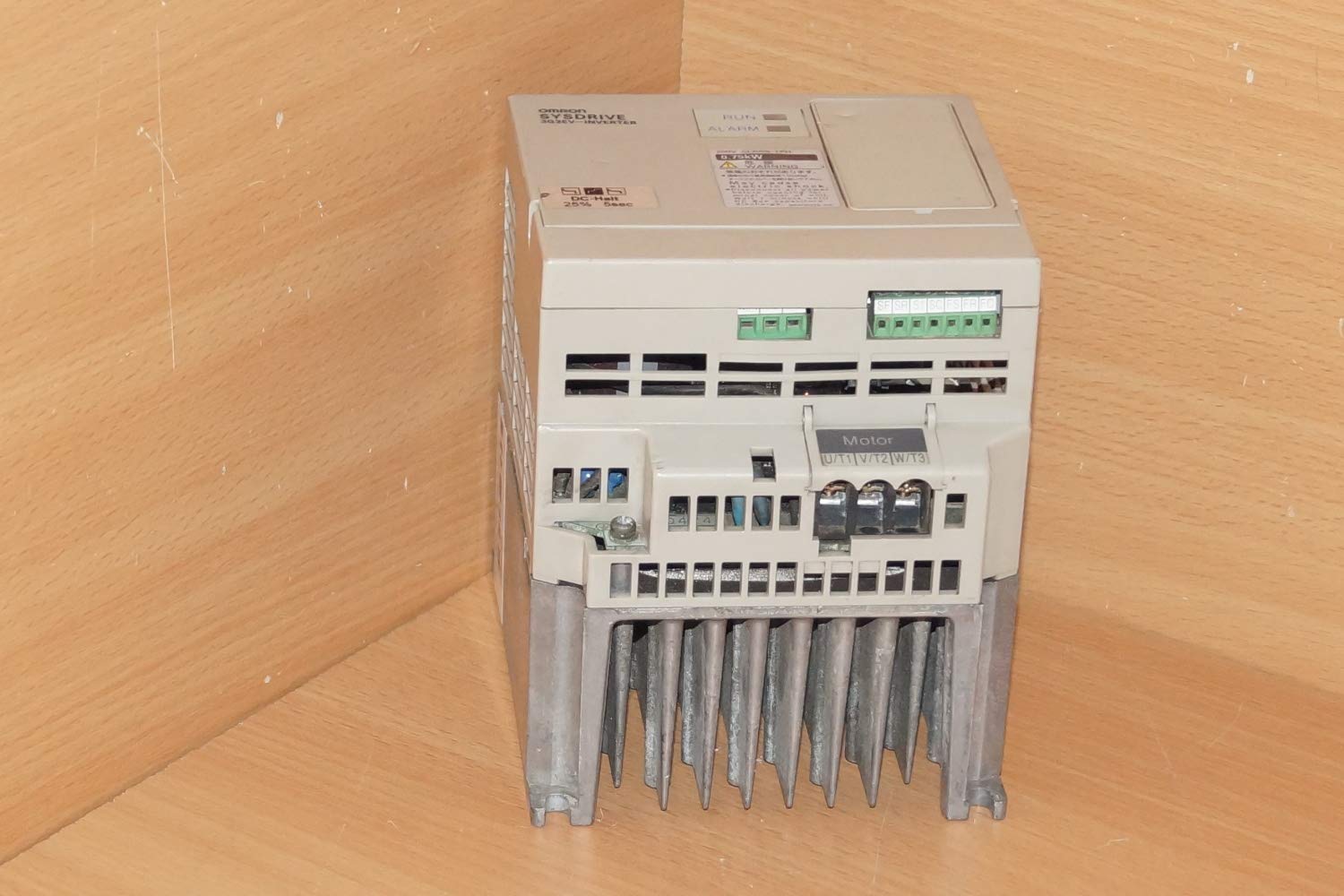 OMRON SYSDRIVE 3G3EV-AB007R-CER1