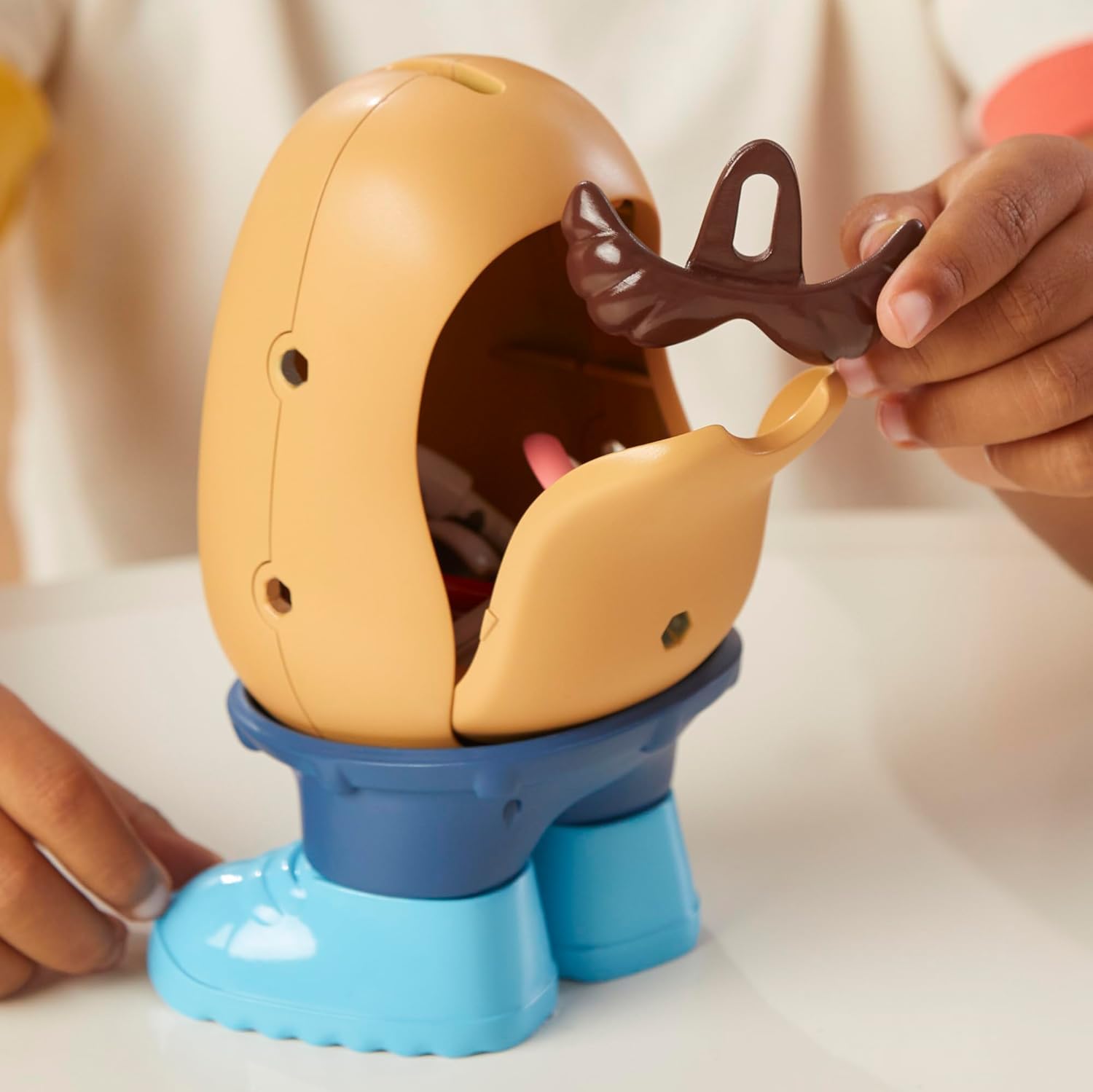 Mr. Potato HeadとMrs. Potato Headの2体セット Amazon.com: Mr Potato Head and Mrs Potato Head - Set of 2