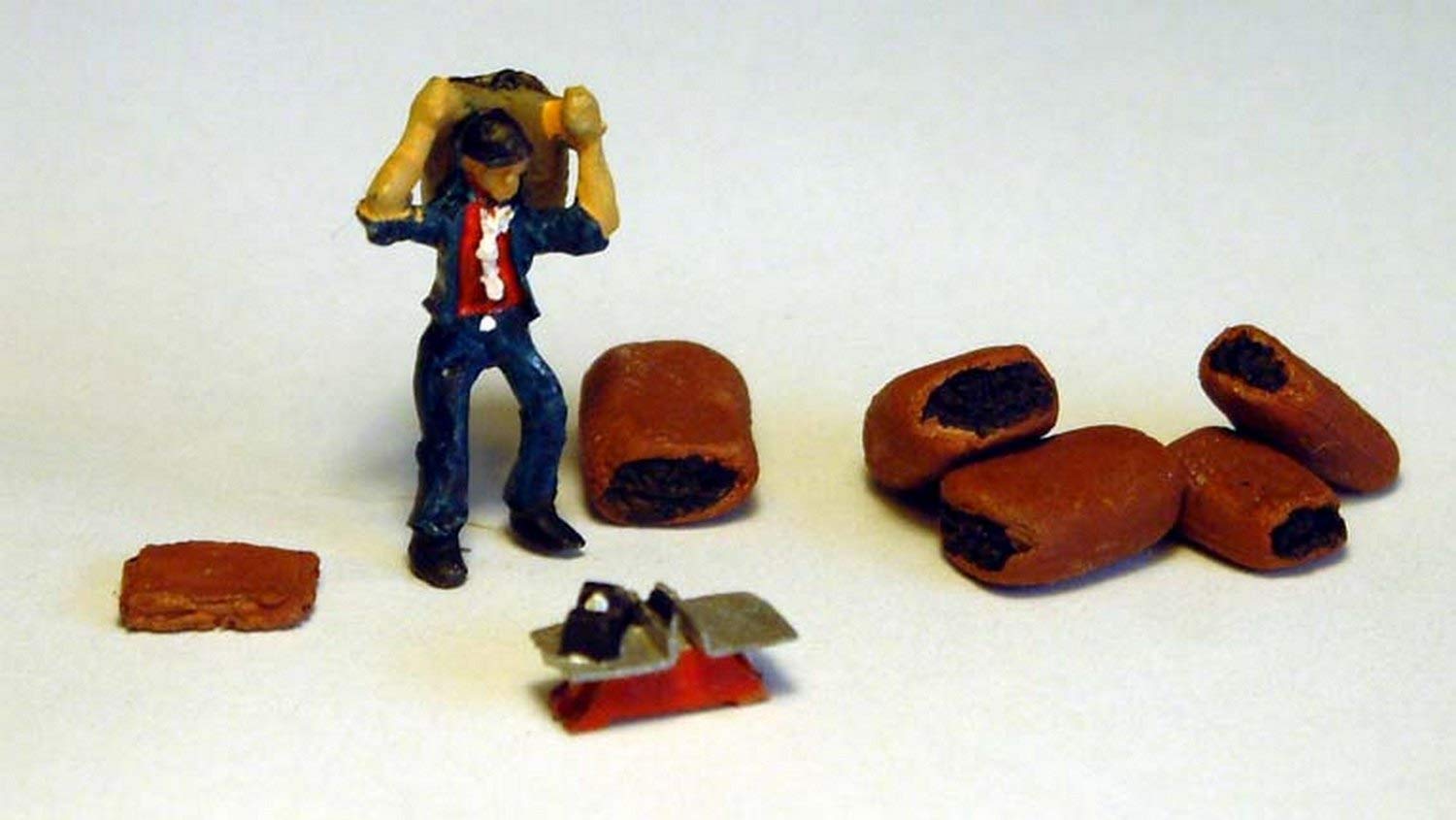 Langley Models Coalman figure, Scales + coal sacks OO Scale UNPAINTED Kit F235