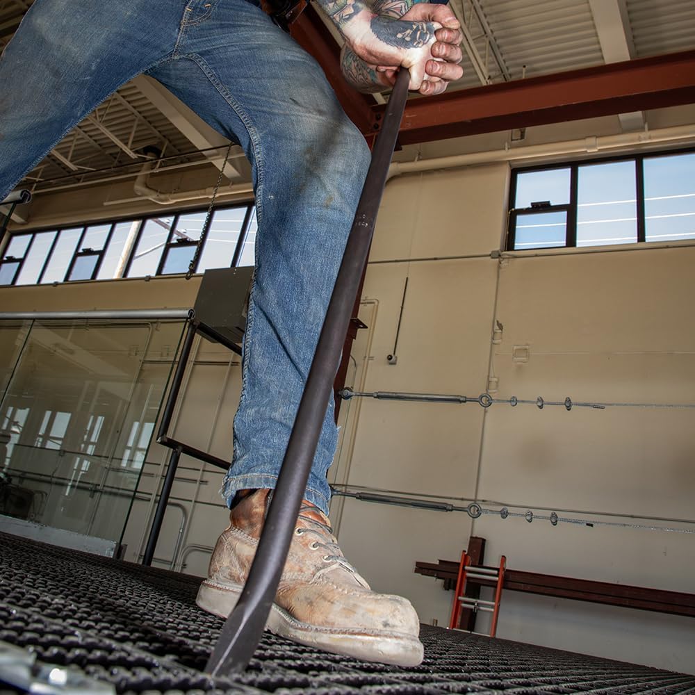 Worker using connecting bar for leverage