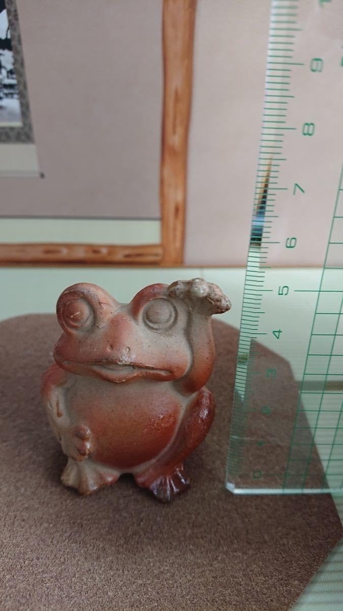 備前焼，カエルの彫刻付き陶器 備前焼，カエルの彫刻付き陶器