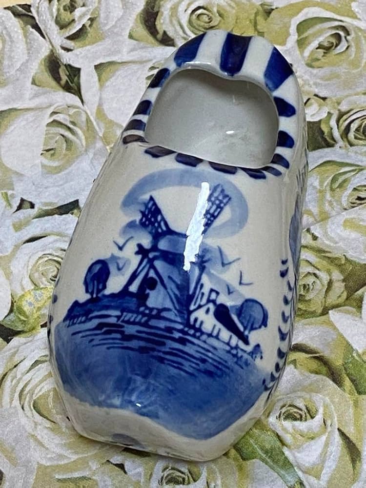 オランダ製　デルフト陶器　靴の置物　2種　　　　　　現地購入品 ◼️オランダ製◼️デルフト焼き◼️水車/靴◼️オランダ雑貨