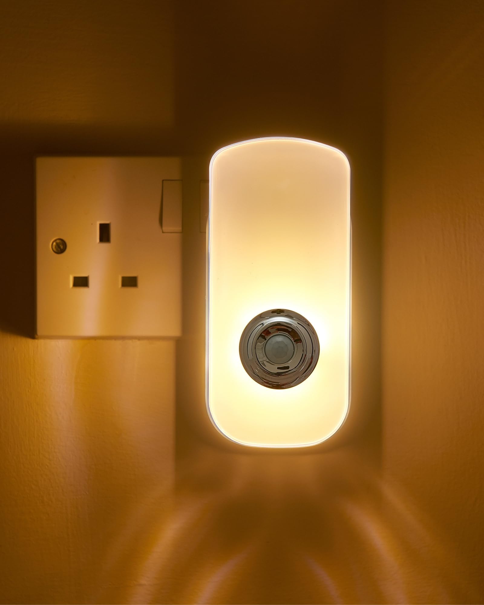 Plug in PIR Motion Sensor LED Night Light Hallway Safety Living Aid & Rechargeable Battery Powered Emergency Torch - Warm White