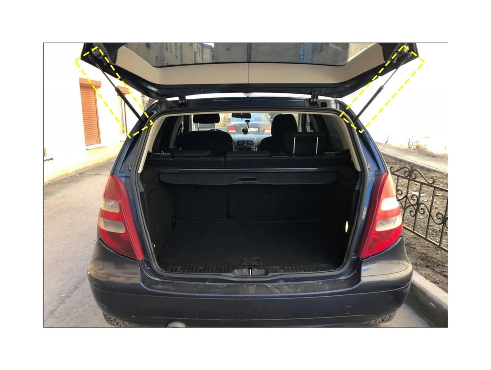 Amortyzator bagażnika 1697400045 1697400345 A1697400345 Dla Klasy A W169 Hatchbacka 2004-2012 Tylna klapa bagażnika Siłowniki gazowe Sprężyny gazowe