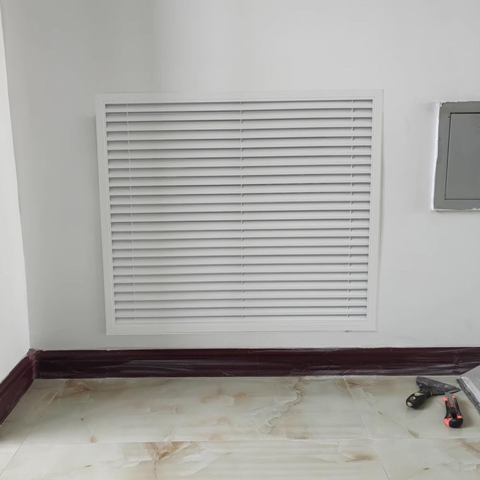 Lüftungsgitter für Seitenwände, individuell anpassbare quadratische Zugangsklappe mit Gitter, weiße Aluminium-Lüftungsabdeckung für Zuluft oder Abluft (BxH-70x30cm)