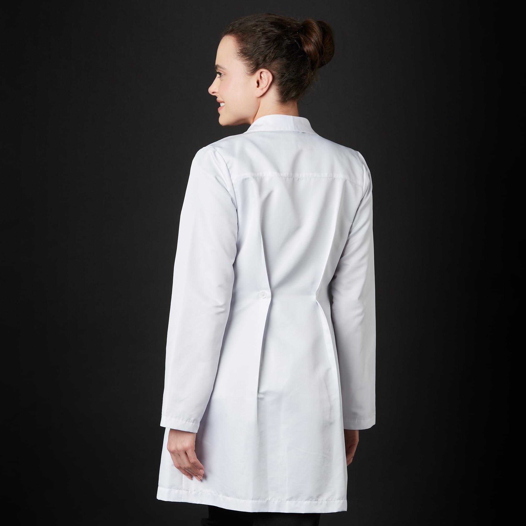 Bata Sanitaria De Trabajo Liunic Mujer Repelente Antibacterial Esterilizable Resistente Reutilizable Médico Doctora Laboratorio Farmacia Color Blanco