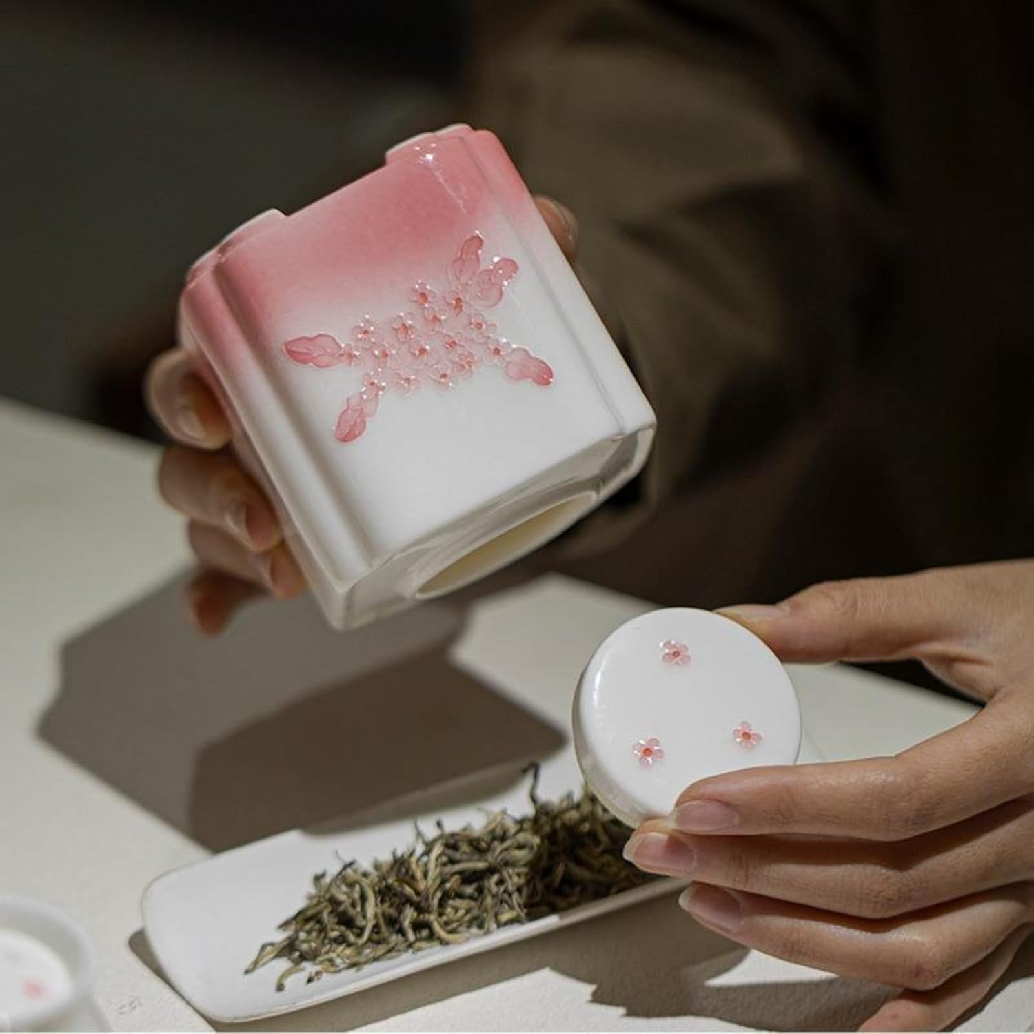 White Porcelain Hand-drawn Ceramics Tea Canister, 300ml 10.2oz, Kungfu Tea Set Household Storage Jar Sealed Jar