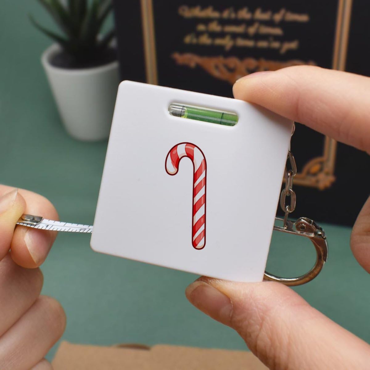 Azeeda 'Candy Cane' Keyring Tape Measure/Spirit Level Tool (KM00051661)