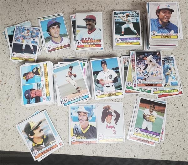 1979 Topps baseball card set with Ozzie Smith Rookie 726 cards - Baseball Slabbed Rookie Cards