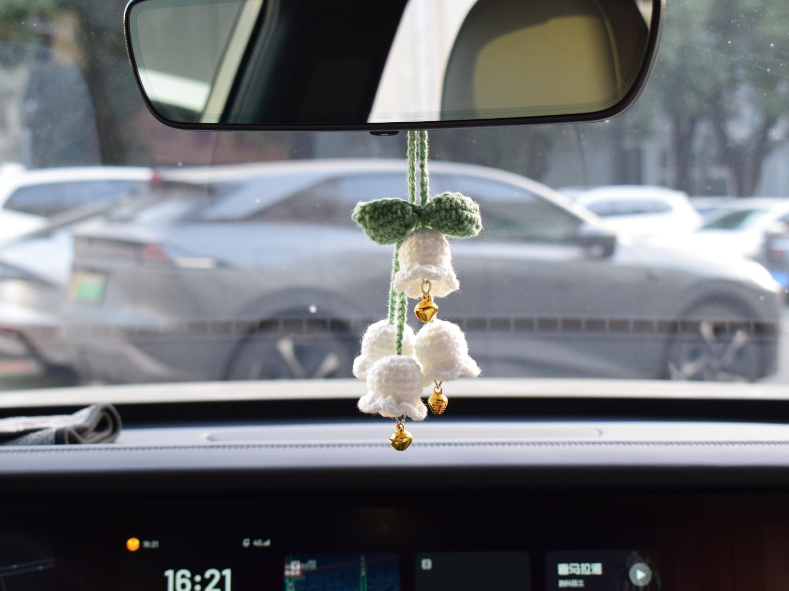 Accessorio Per Specchietto Auto Fatto A Mano: Fiore Di Mughetto All'uncinetto, Portafortuna Da Appendere