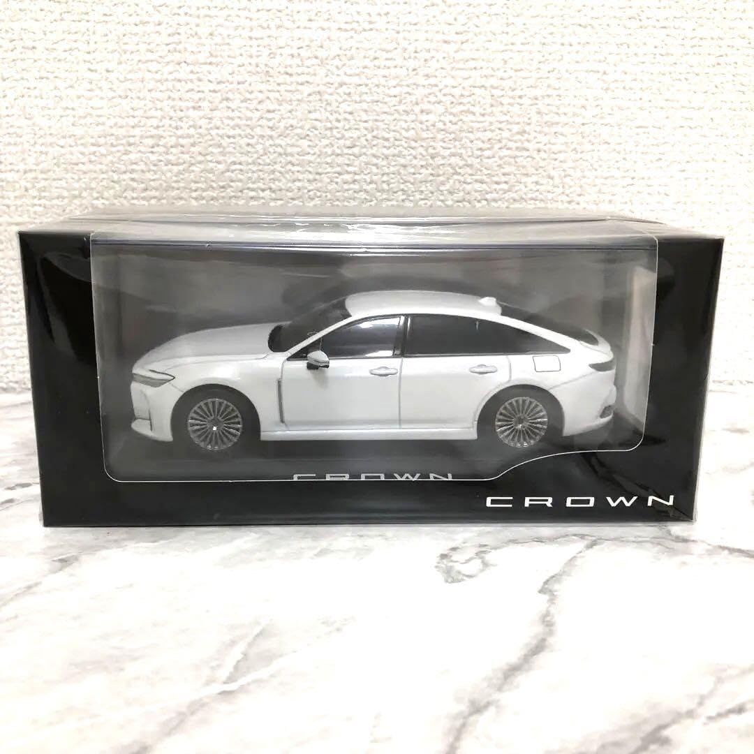 CROWN セダンHEV　プレシャスホワイトパールミニカー 1/30 imgrc0169826385.jpg