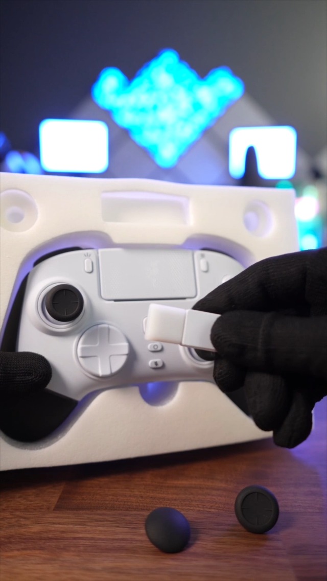 Amazon.com: Razer Wolverine V2 Pro Wireless Gaming Controller for