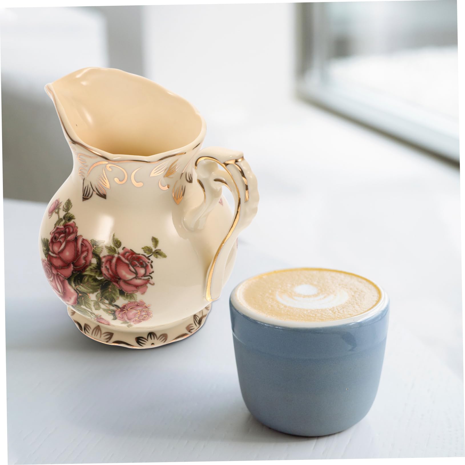 Sahnekännchen zum Servieren von Milch und Sirup im Europäischen Stil Keramik 250ml Praktischer Keramikkrug mit Goldfarbenem Druck für Kaffee und Tee