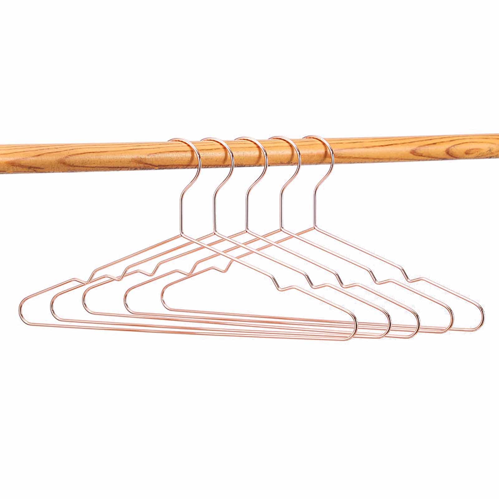 Cintre de robe avec encoches en métal doré pour organiser le dressing