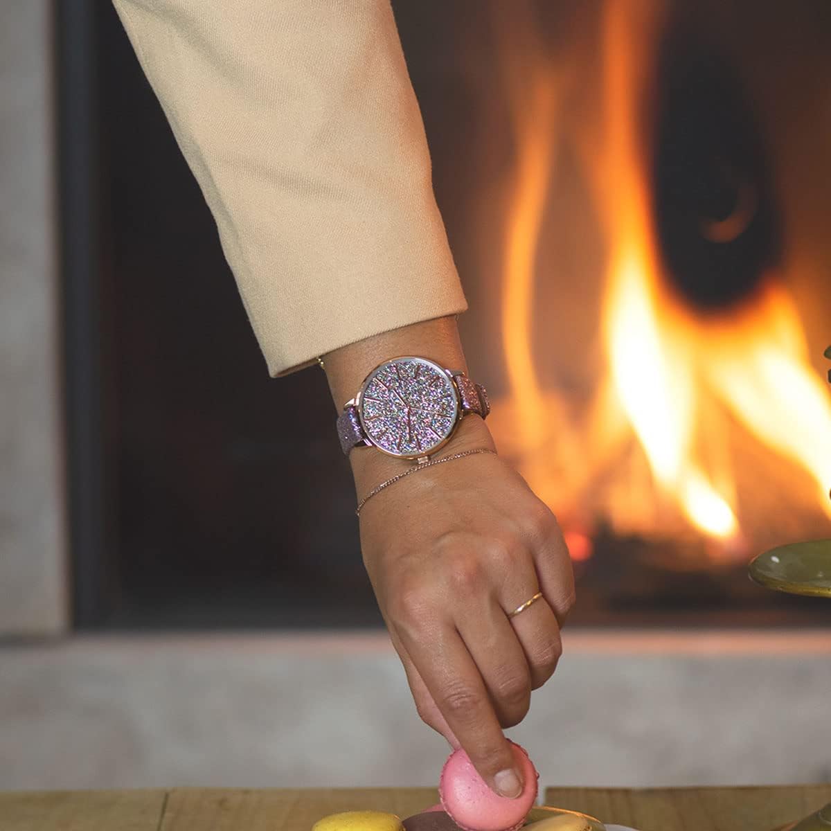 Oozoo Orologio da donna con cinturino in pelle e quadrante glitterato 42 mm di diametro in diverse varianti Oozoo Orologio da donna con cinturino in pelle e quadrante glitterato 42 mm di diametro in diverse varianti