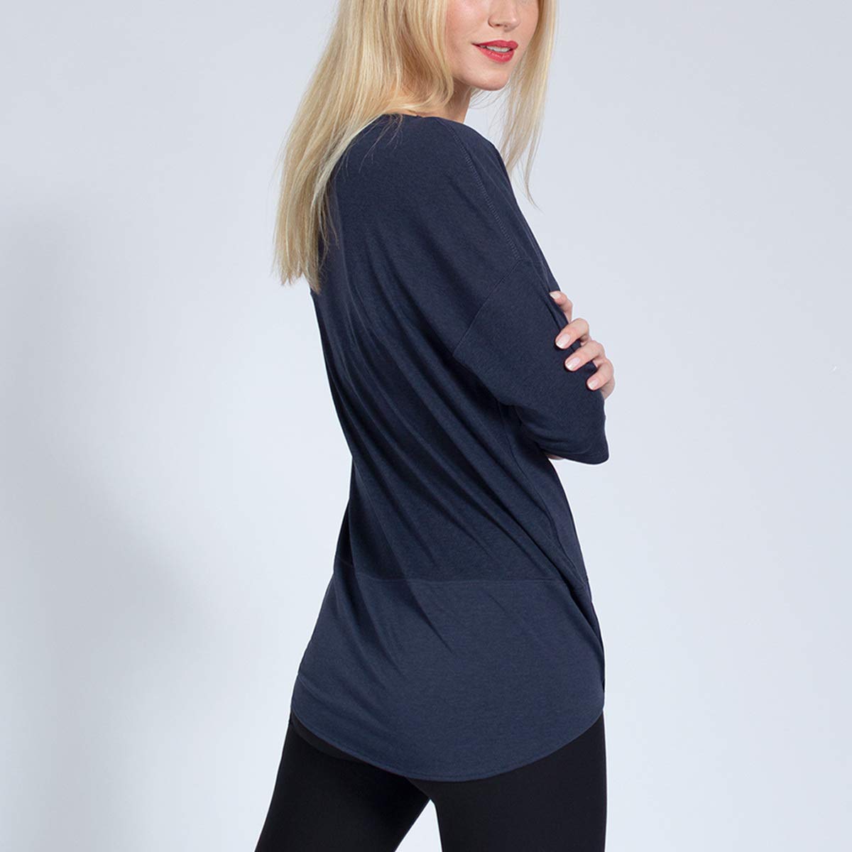 Magadi Camiseta de yoga Sara Navy para mujer, de algodón orgánico, camiseta deportiva para yoga, pilates, gimnasio, sostenible y justo., azul, extra-small