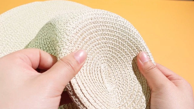 Sombrero de playa femenino beige con ala ancha miniatura 7