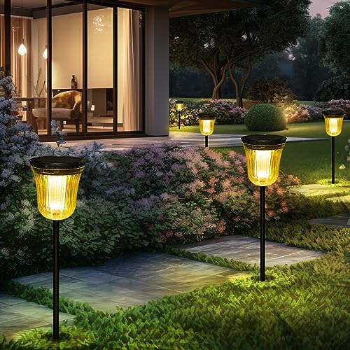 Lampes solaires d'extérieur étanches pour sécuriser un chemin sombre sous la pluie
