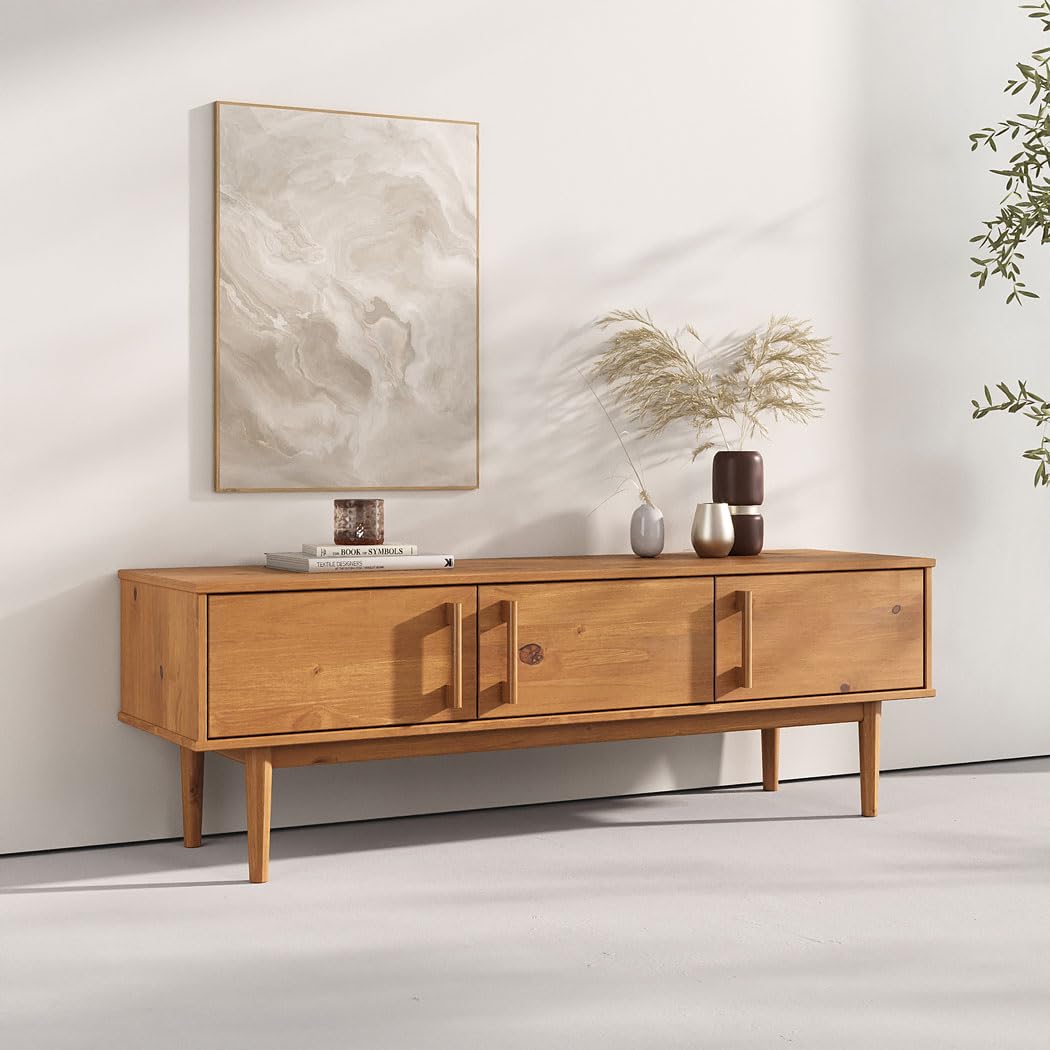 IDIMEX Lowboard TECCA 145 cm mit 3 Türen, Eiche Finish – Massivholz Kiefer, Wohnzimmermöbel mit Stauraum, Moderne Kommode im skandinavischen Design, Flurmöbel für Bücher & Deko