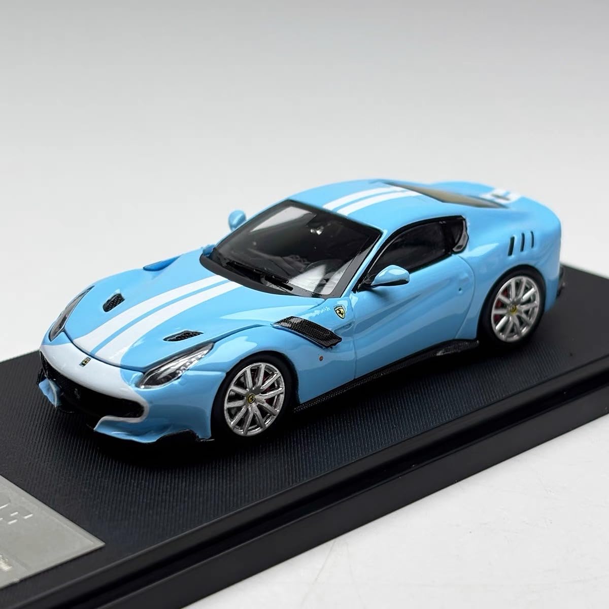 【限定499台】フェラーリF12 TDF ミニカー1/64スケール　ライトブルー 限定499台】フェラーリF12 TDF ミニカー1/64スケール ライトブルー