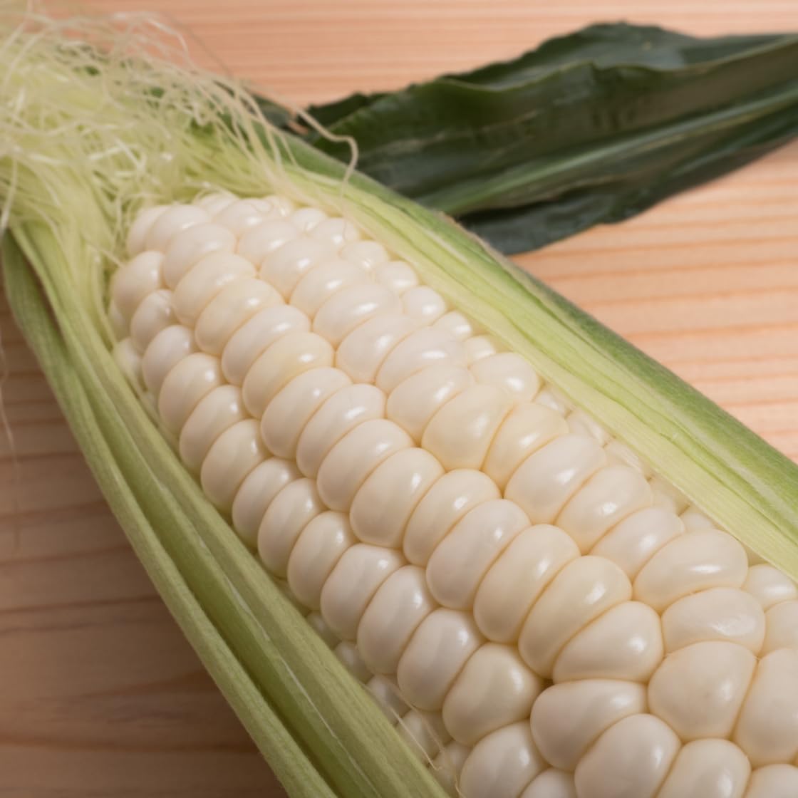 Brownie Brand Hickory King White Sweet Corn Seeds - Non-GMO, Heirloom Variety with Large Ears and Tender, Sweet Kernels - Ideal for Home Gardens, Sustainable Farming, and Fresh Eating. (1 Pound)