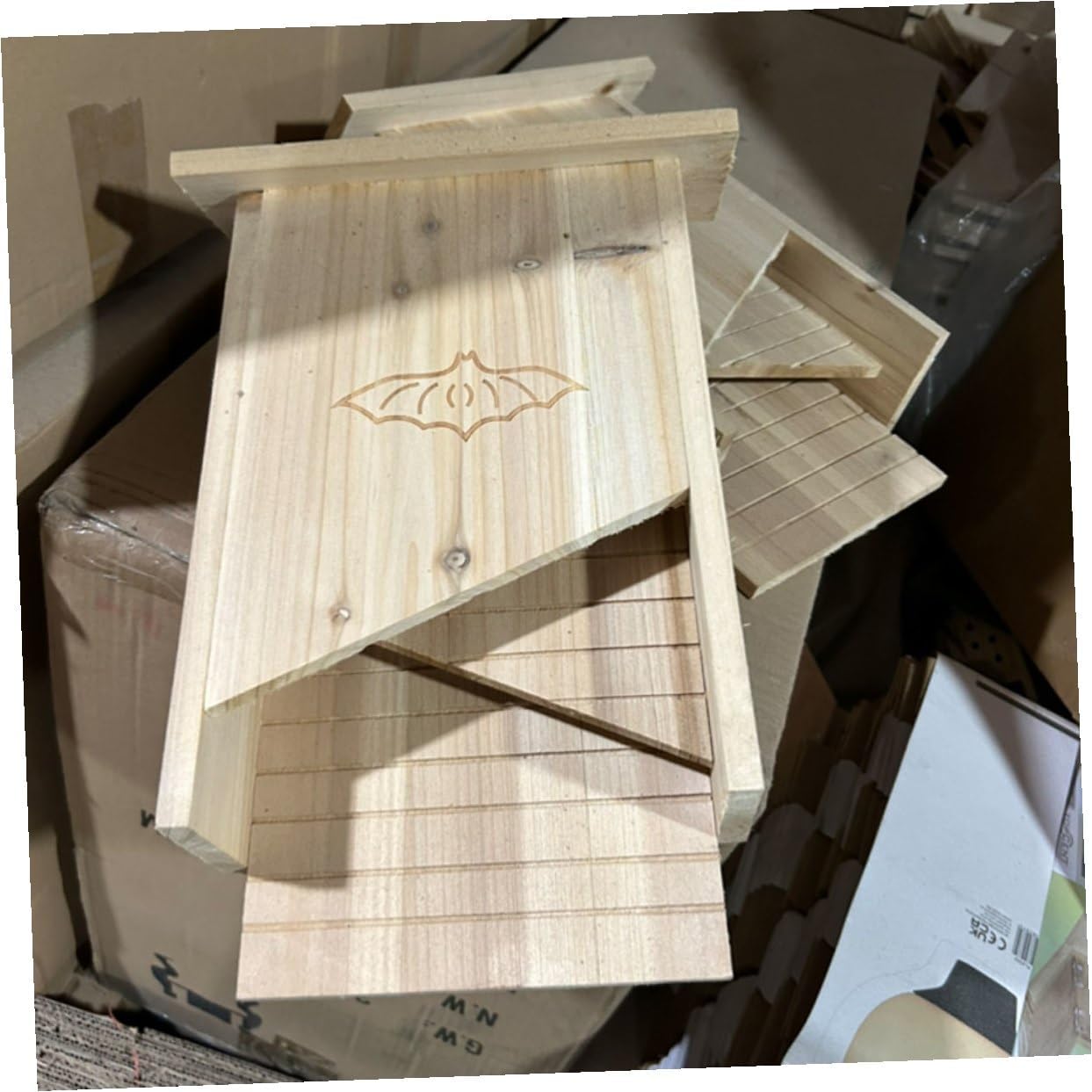 Wooden Bat House Backyard Refuge Outdoor Bat Box for Courtyard Pet House Single-Chamber for Garden Wildlife Roosting