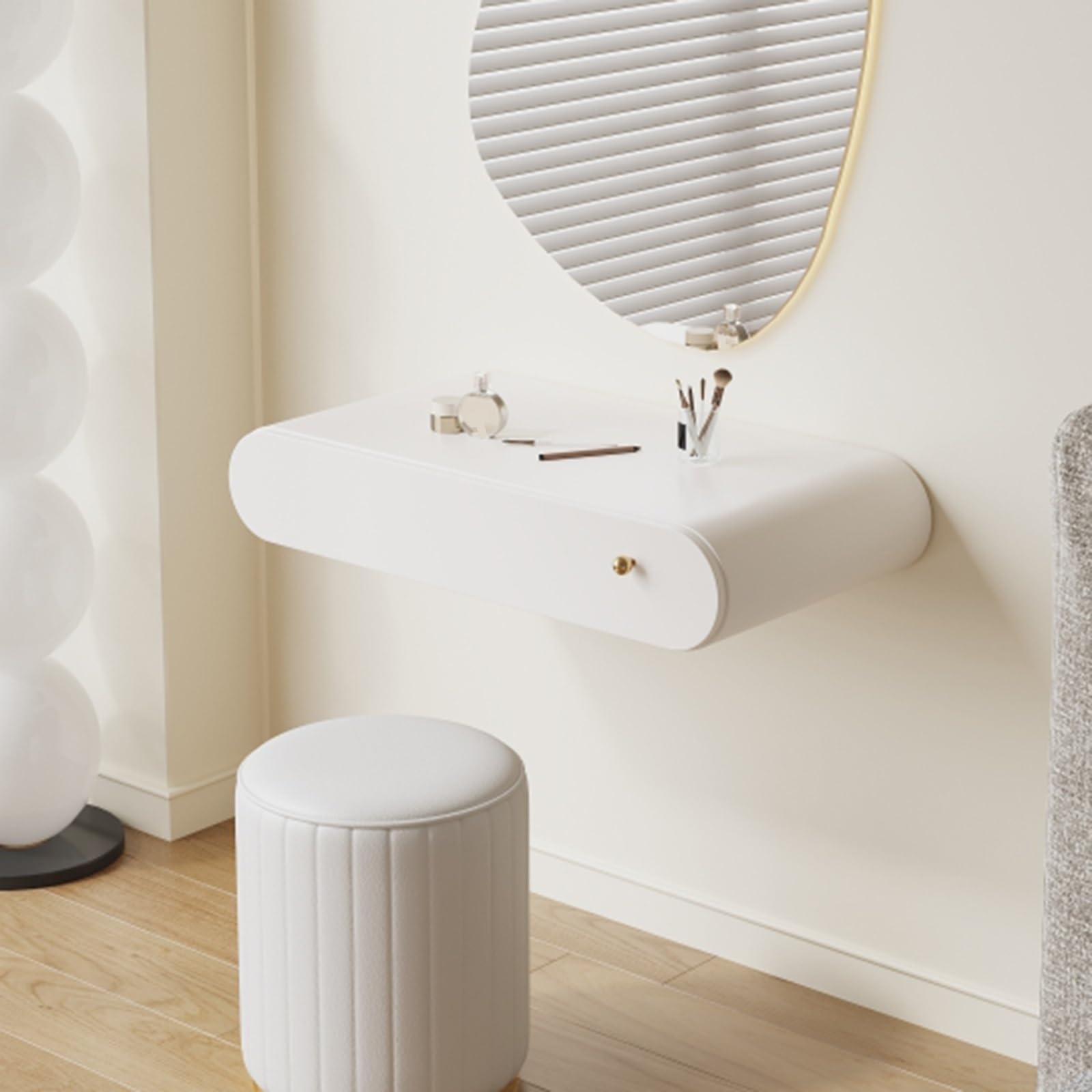 Tocador compacto de pared para crear un rincón de belleza y orden en dormitorios pequeños