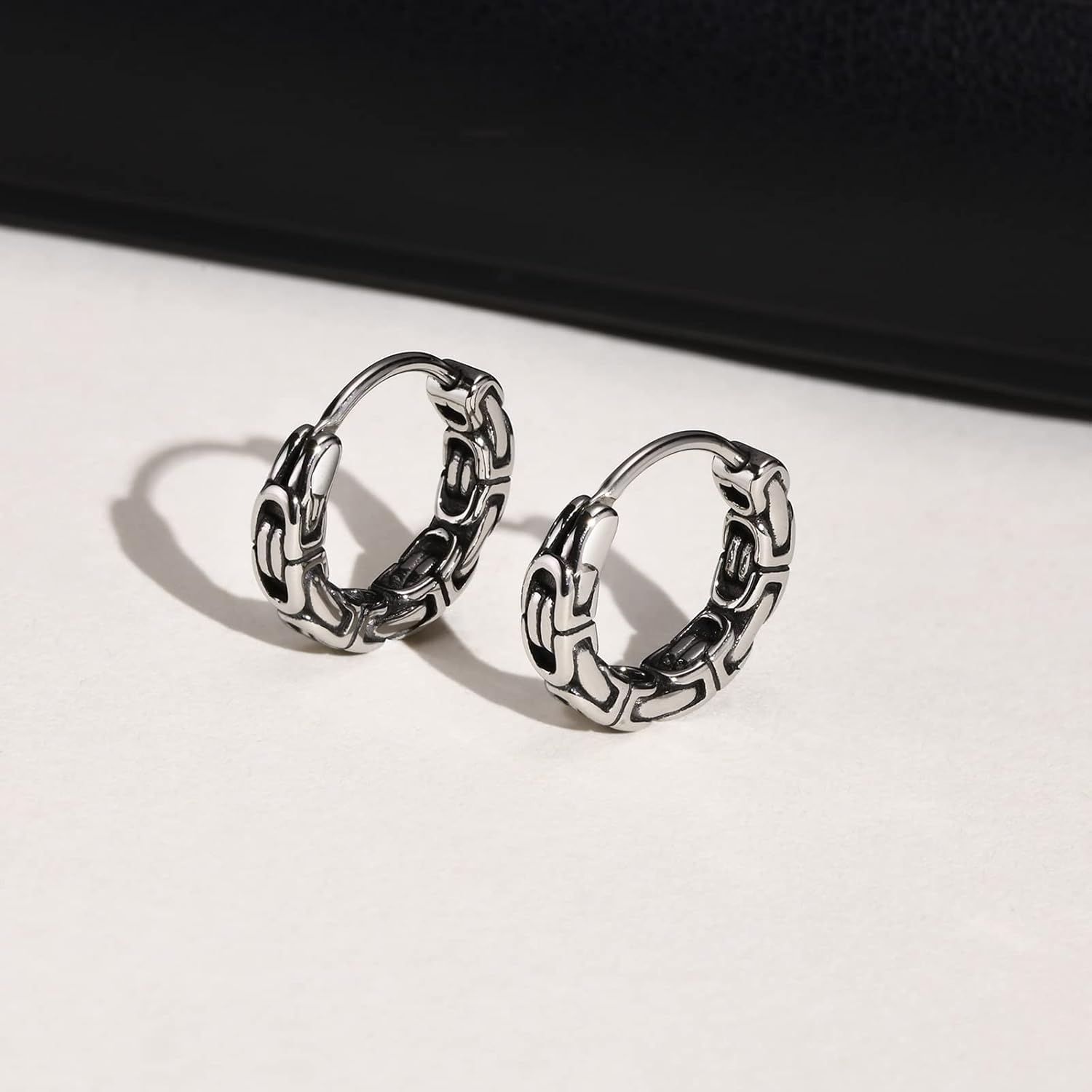 Rockyu Men's Silver Hoop Earrings Stainless Steel Hypoallergenic Chain Design Irregular Ring Hoop Earrings - Image 3