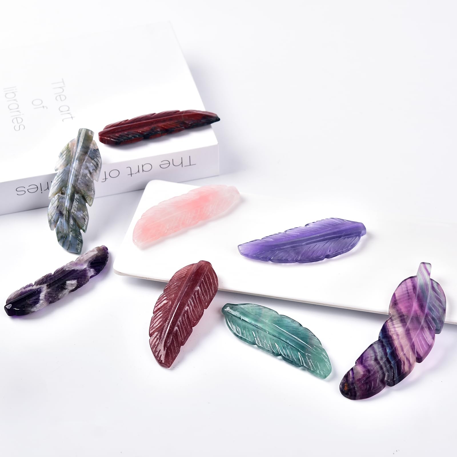 JIC Gem Lot de 2 cristaux de fluorite verts décoratifs sculptés à la main en forme de plume - Pierre précieuse de quartz vert - Décoration d'intérieur - Reiki - Équilibre énergétique