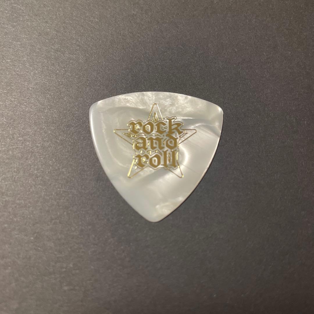 Amazon.co.jp: B'z 松本孝弘 稲葉浩志 TAK ギターピック : 楽器・音響機器
