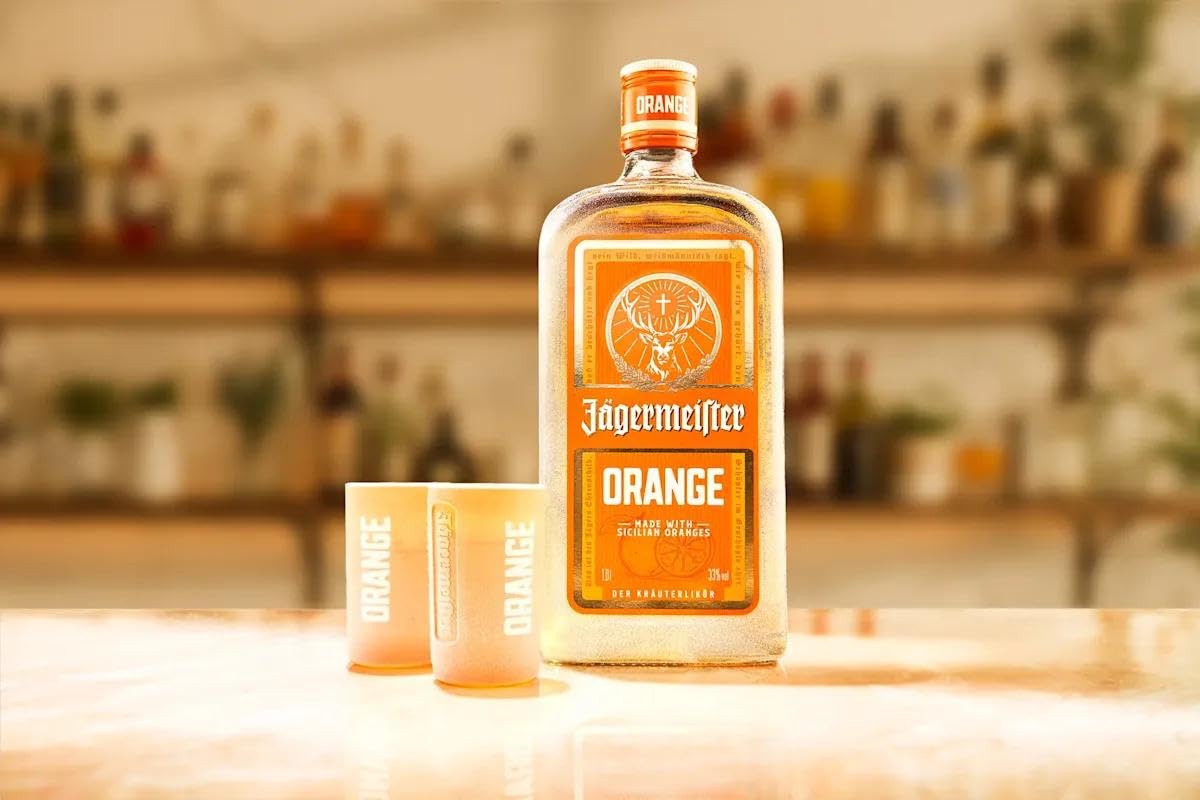 Jaegermeister ORANGE Shotgläser 6er Set + 1 Flasche Jaegermeister ORANGE 0,7L (33% Vol.) – Das perfekte Duo für fruchtige Genussmomente- [Enthält Sulfite]