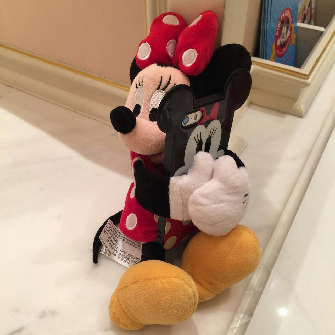 Amazon.co.jp: ミニー ハグぬいぐるみ HKDL 香港ディズニーランド  