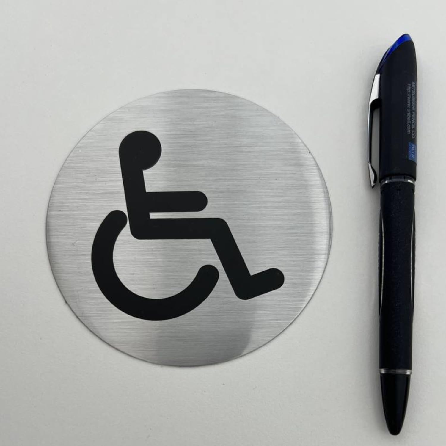 Panneau Adhésif Toilette Handicapé LEIASA - Ø100 Mm Aluminium - Signalétique Salle De Bain