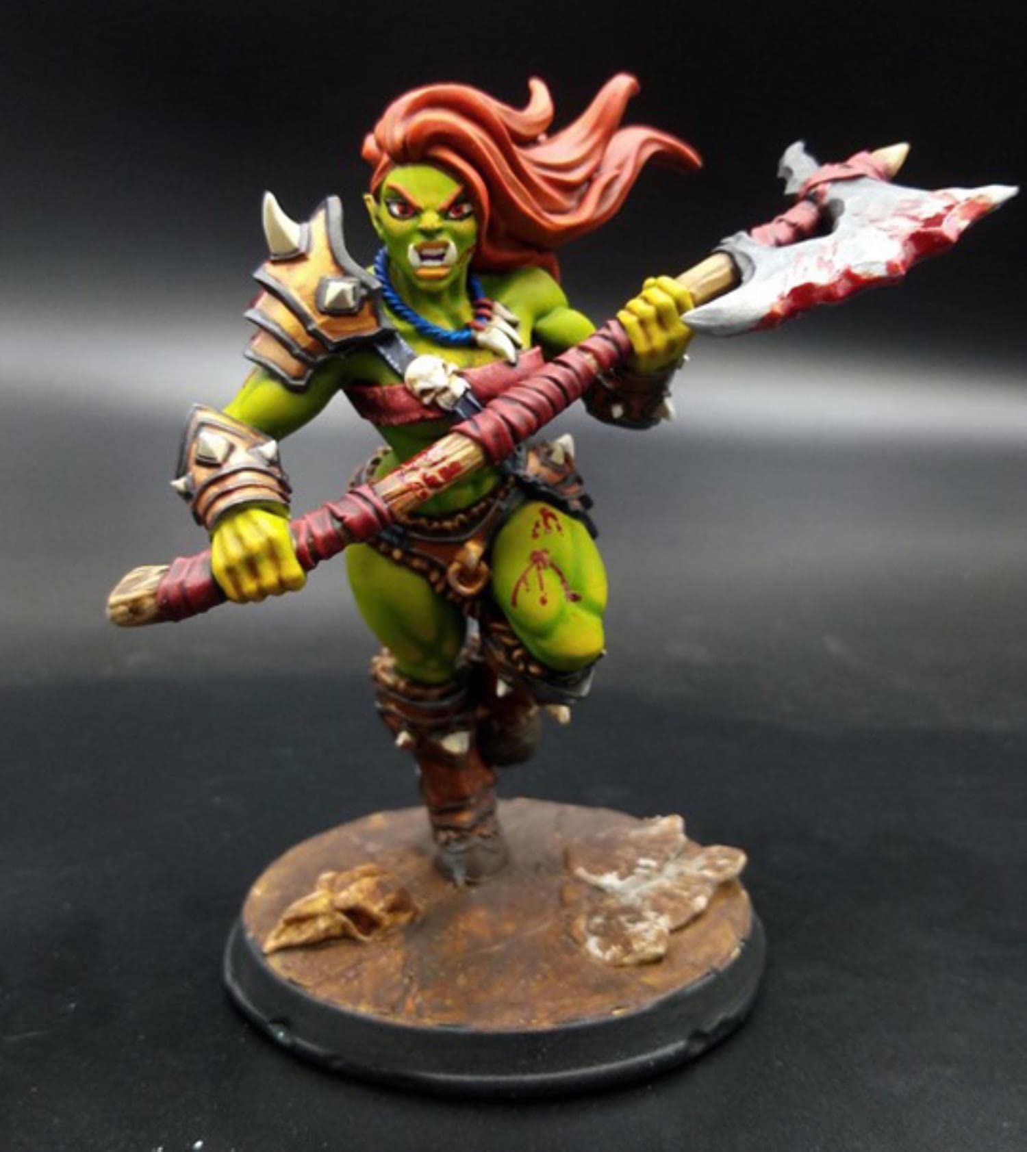 Figurine Orc femelle en résine 56mm à peindre pour donner vie à une guerrière