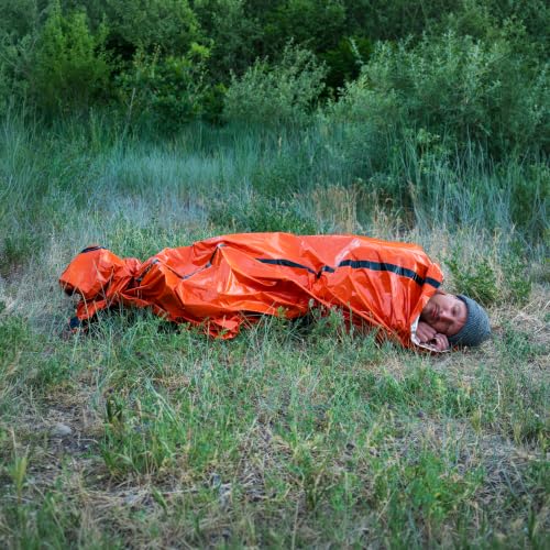 SURVIVE Bolsa de Dormir 2 Pack, Bolsa de Emergencia Mylar para Camping, Protección Térmica para Todas las Estaciones, Incluye 14 pulgadas de Paracord y Silbato miniatura 2