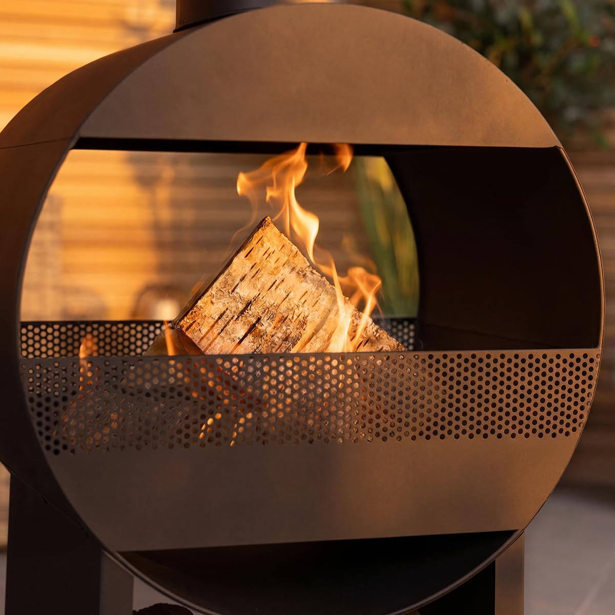 CHARLES BENTLEY Chauffage terrasse cheminée Moderne 129cm, Acier Noir, brûleur Bois/Charbon, tisonnier Inclus, Design Contemporain, Rangement bûches (129x55x40cm)