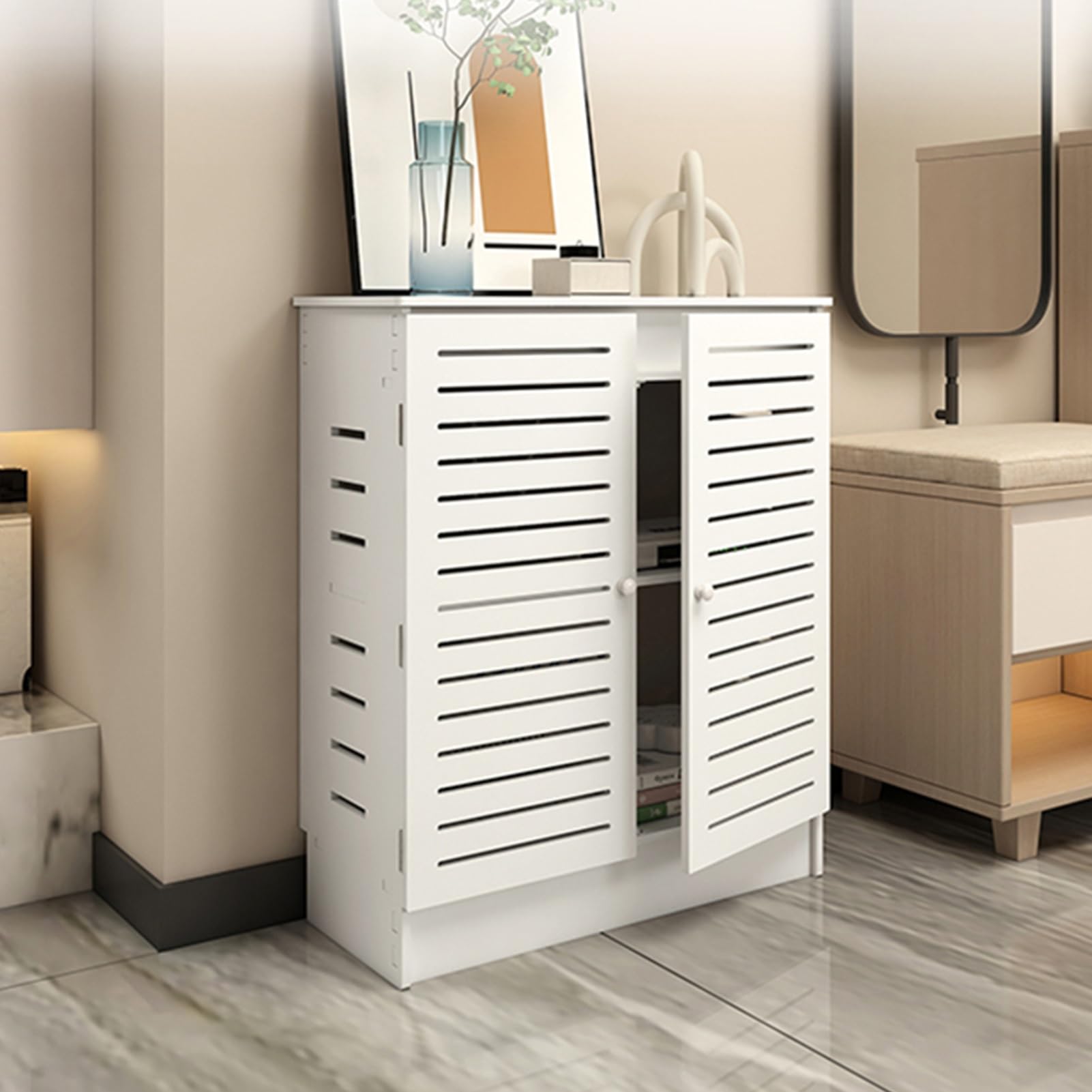 Routeur WiFi et décodeur TV : meuble de rangement design pour un salon moderne sans câbles
