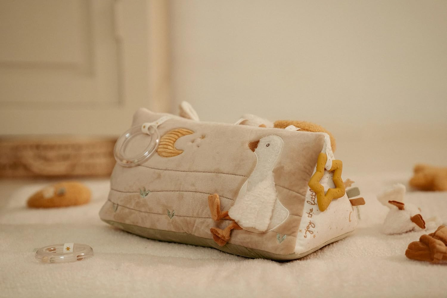Little Dutch 8423 Tejido Activity Triángulo de Sensación - Newborn Naturals