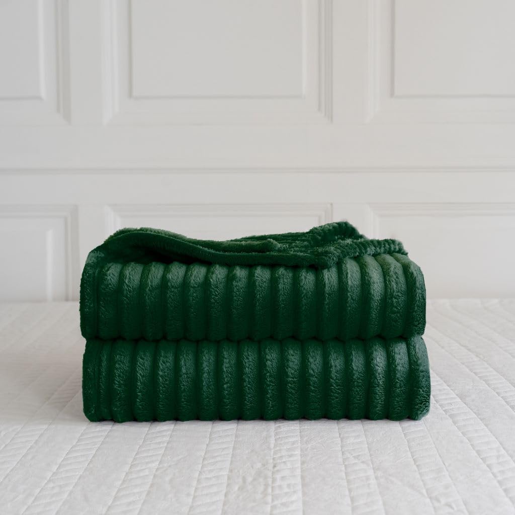 AMBERLINNEN LTD Chunky Cord Backed Fleece Blanket Sofa Throw Soft Warm Faux Throw Double & King | 100% Polyester | Soft And Comfortable Fleece Throw (Green, Double)