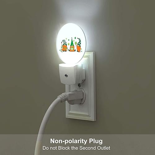 Miniatura 4 de Axayaz Gnomo con hoja de trébol y corazón, enchufable, luz nocturna, duendes irlandeses, trébol verde, día de San Patricio, lámpara LED de ahorro de