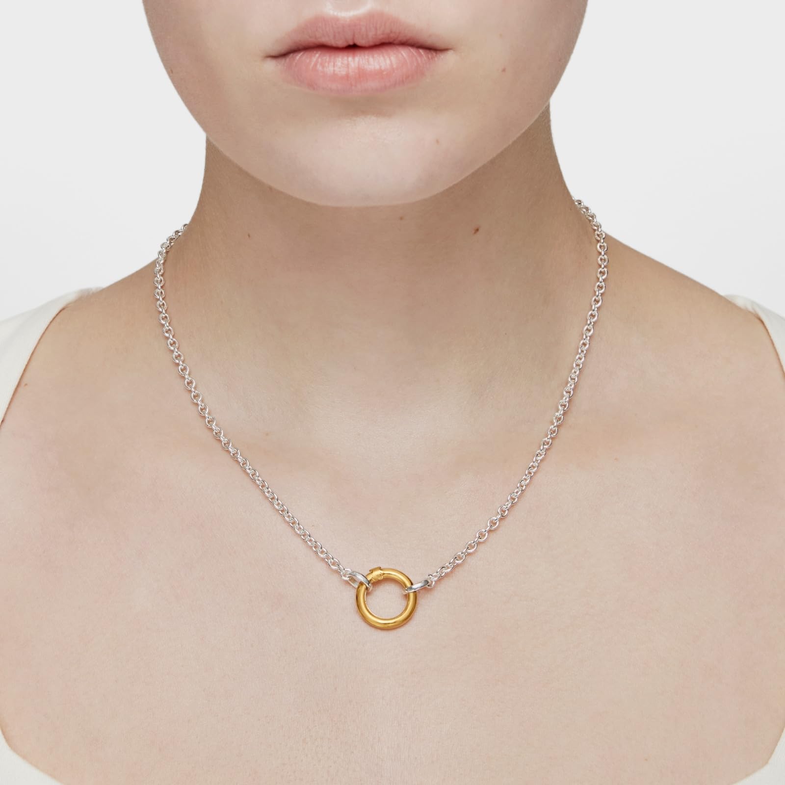 TOUS Colgante Anilla con Baño de Oro 18Kt sobre Plata con Motivo de Oso 16mm Elegante y Combinable, Colección Hold