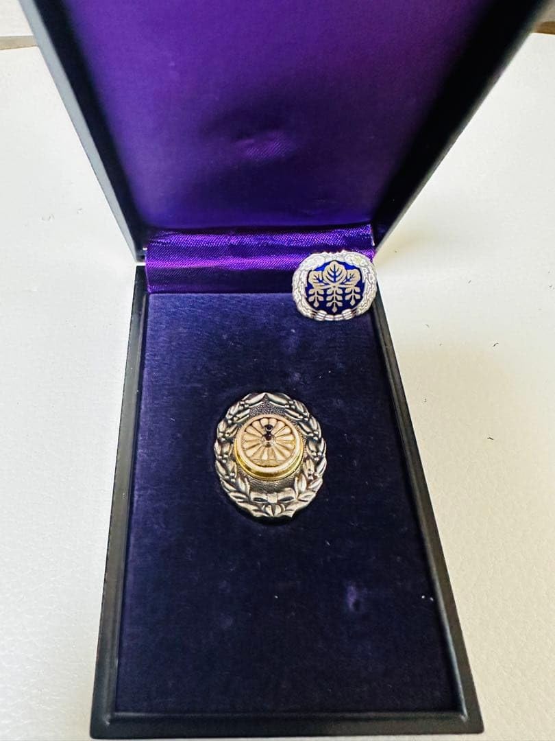 日本国有鉄道功績賞 功労賞 純銀 バッチ 勲章 Amazon.co.jp: 日本国有鉄道襟章 日本国有鉄道功績賞 功労賞 純銀