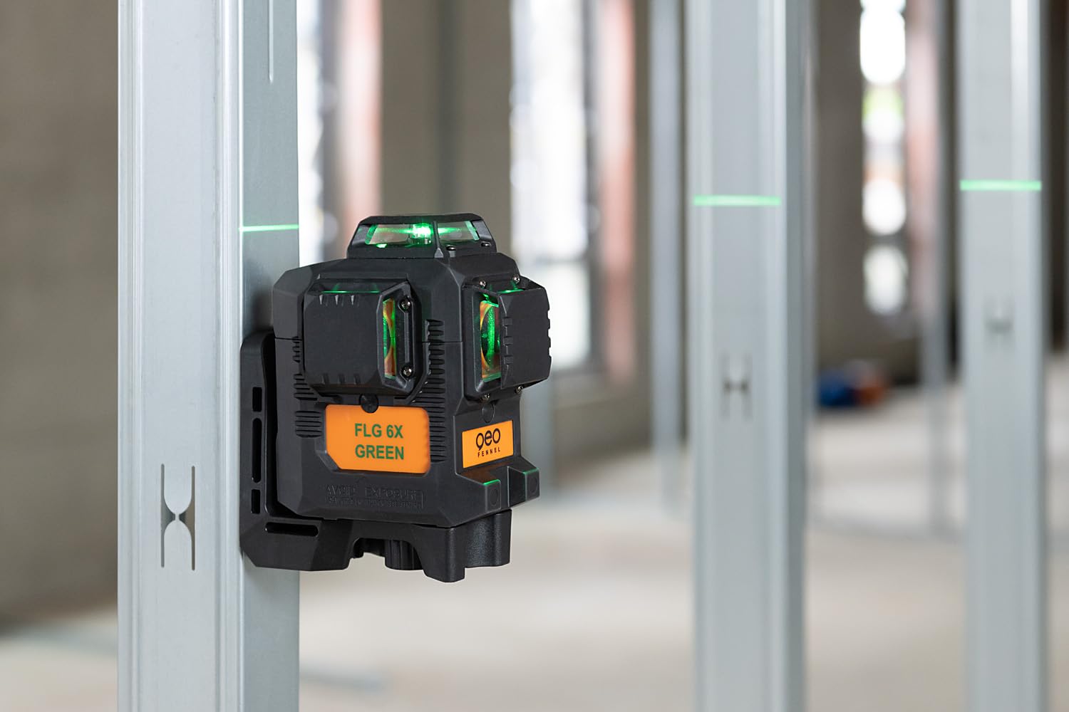 FLG 534640 Lot de 6 lasers laser multi-lignes 360° Vert dans une boîte à outils compacte avec de nombreux accessoires pour vos travaux d'aménagement intérieur